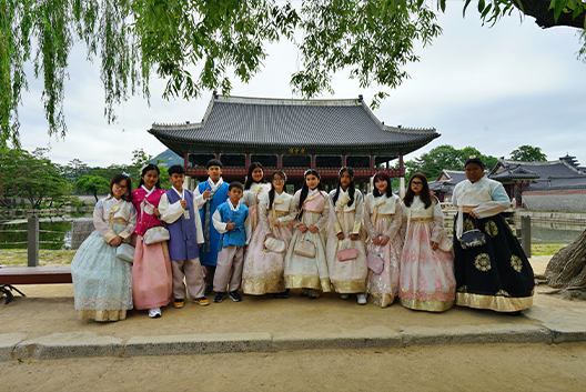 Hanbok Wearing at Gyeongbokgung Palace